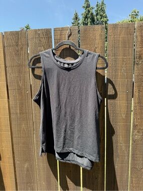 Women's Black Sleeveless Tank Top - Soft Layered Hem